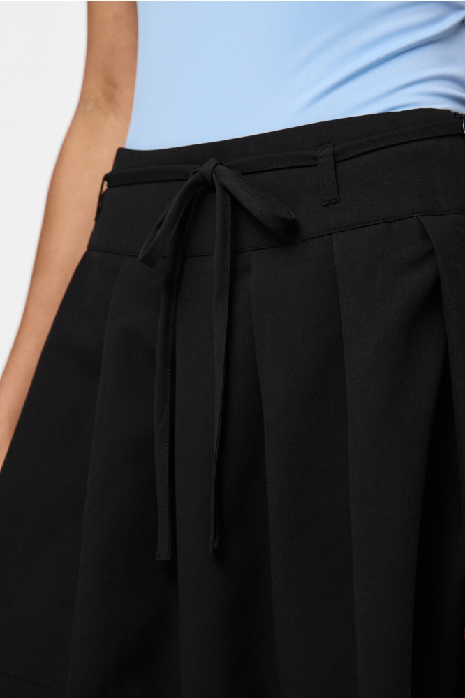 PCFRIDA MW SHORT PLEATED SKIRT D2D 17161136 BLACK